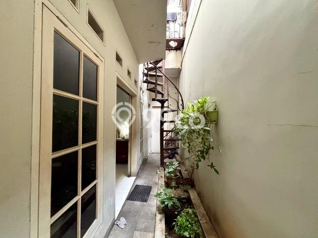 Siap Huni Hunian Elit 6 Kamar di Tebet Dekat ke Mana Saja Siap Huni Hunian Elit 6 Kamar di Tebet Dekat ke Mana Saja
