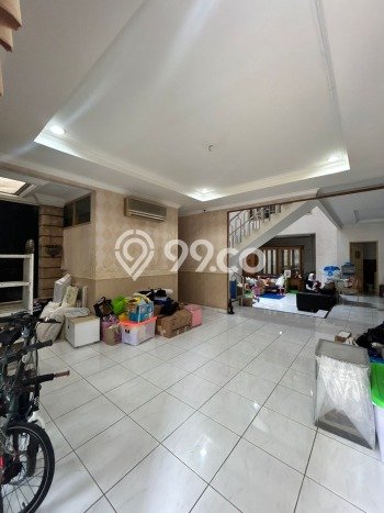 Rumah EXCLUSIVE di Tebet, Jakarta Selatan, LT 220m² LB 350m² KESEMPATAN TERBATAS! Rumah EXCLUSIVE di Tebet, Jakarta Selatan, LT 220m² LB 350m² KESEMPATAN TERBATAS!