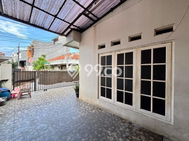 Siap Huni Hunian Elit 6 Kamar di Tebet Dekat ke Mana Saja Siap Huni Hunian Elit 6 Kamar di Tebet Dekat ke Mana Saja