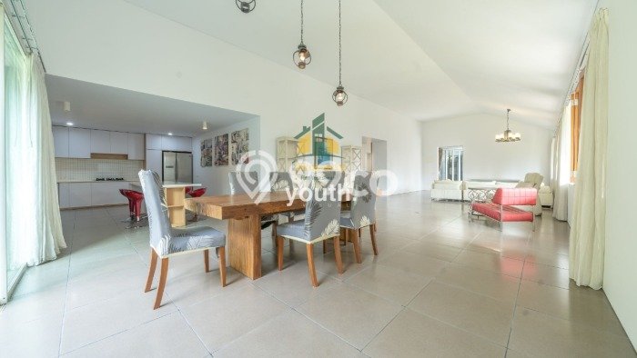 PROPERTI PILIHAN! Rumah Nyaman di Coblong, LT 2259m2m² LB 676m2m² PROPERTI PILIHAN! Rumah Nyaman di Coblong, LT 2259m2m² LB 676m2m²