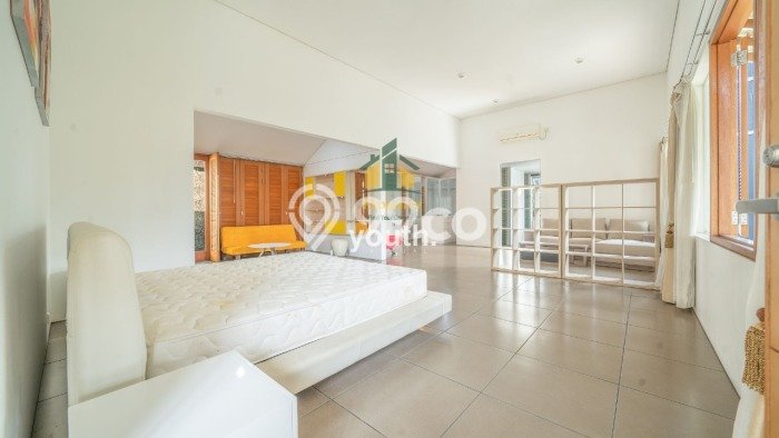 PROPERTI PILIHAN! Rumah Nyaman di Coblong, LT 2259m2m² LB 676m2m² PROPERTI PILIHAN! Rumah Nyaman di Coblong, LT 2259m2m² LB 676m2m²