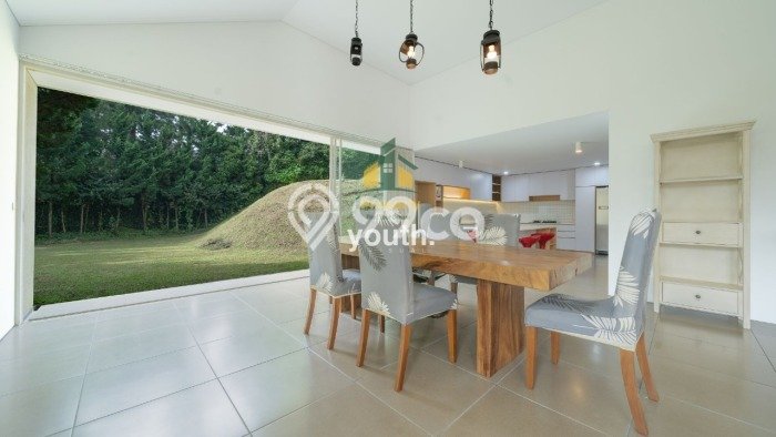 PROPERTI PILIHAN! Rumah Nyaman di Coblong, LT 2259m2m² LB 676m2m² PROPERTI PILIHAN! Rumah Nyaman di Coblong, LT 2259m2m² LB 676m2m²