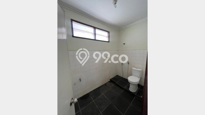 Rumah Strategis kawasan , 2 KM, Lingkungan Nyaman, Luas 180m2m² LB 110m2m² Rumah Strategis kawasan , 2 KM, Lingkungan Nyaman, Luas 180m2m² LB 110m2m²