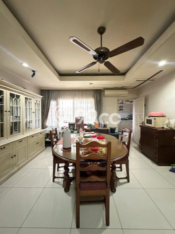 Hunian Apartemen Eksklusif untuk Dijual di Jakarta Selatan dengan 3 BR & 2 Kamar Mandi Hunian Apartemen Eksklusif untuk Dijual di Jakarta Selatan dengan 3 BR & 2 Kamar Mandi