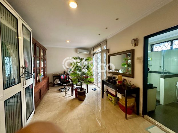 Dijual Rumah Luas Elegan Dengan View Eksklusif di Duri Kepa, Jakarta Barat Dijual Rumah Luas Elegan Dengan View Eksklusif di Duri Kepa, Jakarta Barat