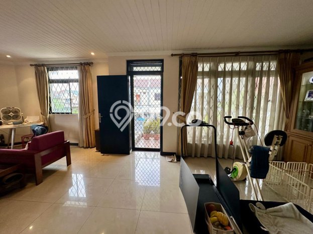 Dijual Rumah Luas Elegan Dengan View Eksklusif di Duri Kepa, Jakarta Barat Dijual Rumah Luas Elegan Dengan View Eksklusif di Duri Kepa, Jakarta Barat