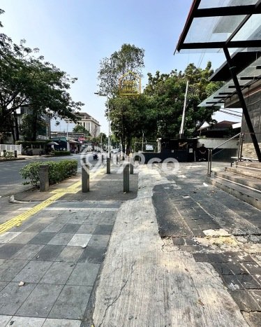 Ruko di Kemang, Luas 1800m², Posisi Jalan Utama Ruko di Kemang, Luas 1800m², Posisi Jalan Utama