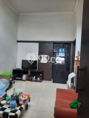 Rumah Luas Asri 4 KT Siap Huni di Villa Melati Mas Tangerang Selatan Rumah Luas Asri 4 KT Siap Huni di Villa Melati Mas Tangerang Selatan
