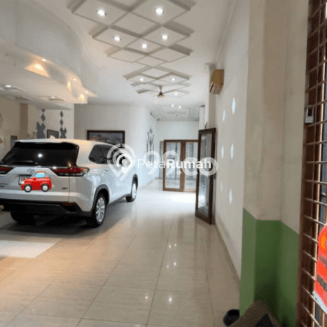 Vila Strategis di Medan Petisah, Dimensi 943m2m², Dekat ke berbagai fasilitas Vila Strategis di Medan Petisah, Dimensi 943m2m², Dekat ke berbagai fasilitas