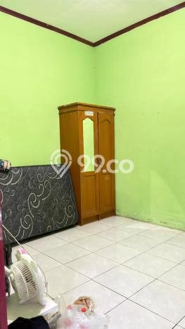 Rumah Kost untuk Dijual di Jaten dengan 4 KT, 2 KM, Luas 90m2 Rumah Kost untuk Dijual di Jaten dengan 4 KT, 2 KM, Luas 90m2