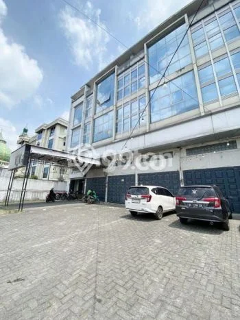 Ruko untuk disewa di Medan Petisah punya LT 184m2 & LB 216m2 harga sewa kompetitif Ruko untuk disewa di Medan Petisah punya LT 184m2 & LB 216m2 harga sewa kompetitif