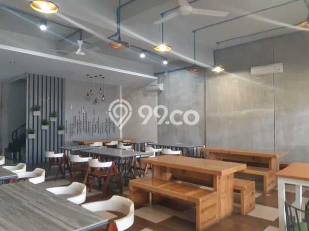LOKASI PREMIUM! Ruko di Medan Polonia, Luas 420m2m², Mainroad, Kawasan Komersial LOKASI PREMIUM! Ruko di Medan Polonia, Luas 420m2m², Mainroad, Kawasan Komersial