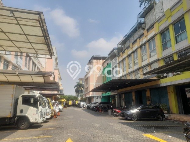 LOKASI STRATEGIS! Ruko di Cempaka Mas, Luas 210m2m², Jalan Strategis LOKASI STRATEGIS! Ruko di Cempaka Mas, Luas 210m2m², Jalan Strategis