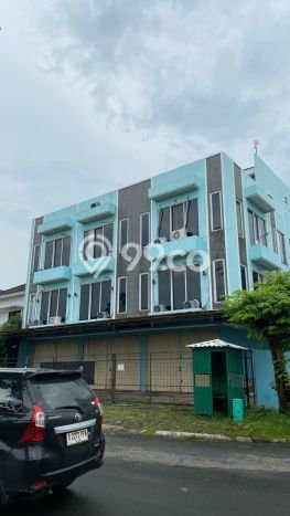 Unit Ruko disewakan di Cipondoh Tangerang dengan LT 300m2 / LB 616m2 Unit Ruko disewakan di Cipondoh Tangerang dengan LT 300m2 / LB 616m2