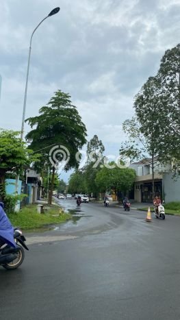 Unit Ruko disewakan di Cipondoh Tangerang dengan LT 300m2 / LB 616m2 Unit Ruko disewakan di Cipondoh Tangerang dengan LT 300m2 / LB 616m2