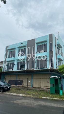 Unit Ruko disewakan di Cipondoh Tangerang dengan LT 300m2 / LB 616m2 Unit Ruko disewakan di Cipondoh Tangerang dengan LT 300m2 / LB 616m2