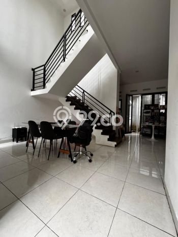 Dijual Rumah Luas Megah Dengan View Cantik di Kayu Putih, Jakarta Timur Dijual Rumah Luas Megah Dengan View Cantik di Kayu Putih, Jakarta Timur