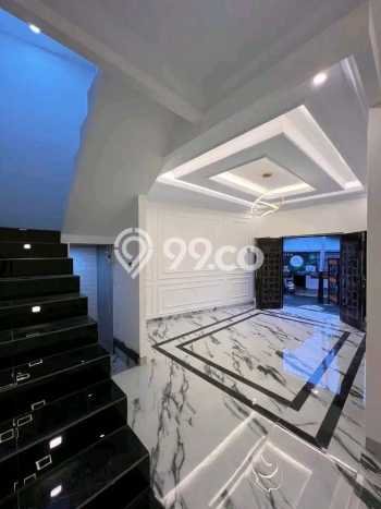 Rumah Luas Asri 3 KT Siap Pakai di Tanjung Barat Jakarta Selatan Rumah Luas Asri 3 KT Siap Pakai di Tanjung Barat Jakarta Selatan