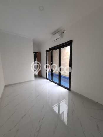 Ready to Use! Luxury House LT 104m2 Desain Modern di Mampang Ready to Use! Luxury House LT 104m2 Desain Modern di Mampang