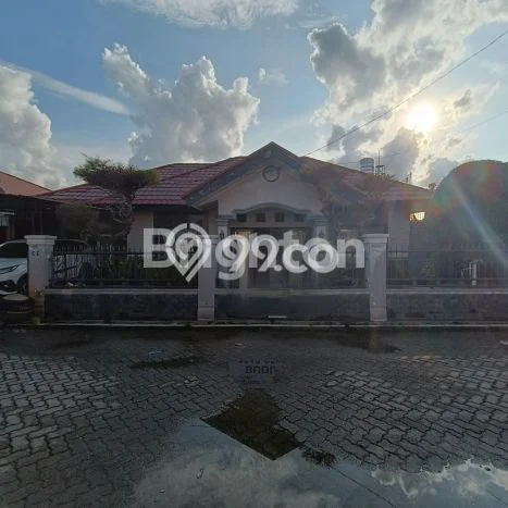 Jual Rumah Strategis Bagus Punya 4 KT di Marpoyan Damai Pekanbaru SHM Jual Rumah Strategis Bagus Punya 4 KT di Marpoyan Damai Pekanbaru SHM