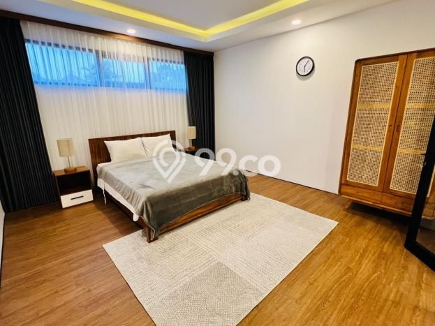 Disewakan! Rumah 5 Kamar Tidur &
6 Kamar Mandi di Ungasan, Badung Disewakan! Rumah 5 Kamar Tidur &
6 Kamar Mandi di Ungasan, Badung