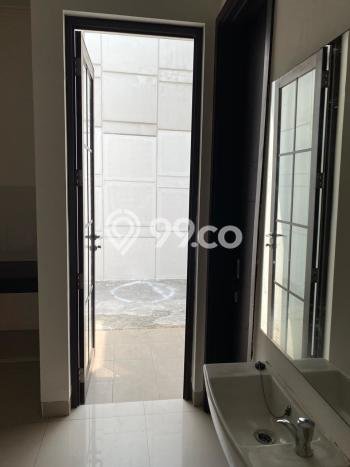 Disewakan! Rumah 2 Kamar Tidur &
2 Kamar Mandi di Green Lake City, Jakarta Barat Disewakan! Rumah 2 Kamar Tidur &
2 Kamar Mandi di Green Lake City, Jakarta Barat