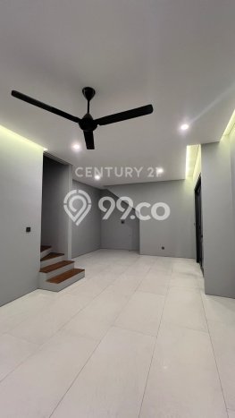 Rumah Elit Modern Tanpa Renovasi di Pondok Indah Jakarta Selatan Rumah Elit Modern Tanpa Renovasi di Pondok Indah Jakarta Selatan