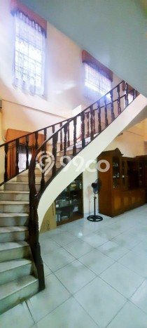 Rumah Elit LB 210m2 Siap Huni Desain Elegan di Meruya, Jakarta Barat Rumah Elit LB 210m2 Siap Huni Desain Elegan di Meruya, Jakarta Barat