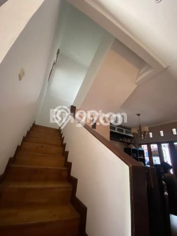 Rumah Lokasi Strategis di , Bandung, Luas 240m2m² LB 120m2m² Rumah Lokasi Strategis di , Bandung, Luas 240m2m² LB 120m2m²