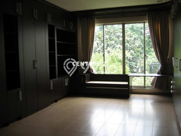 Sewa Rumah Nyaman di Kemang LT 590m2 / LB 800m2 Kondisi Bagus Sewa Rumah Nyaman di Kemang LT 590m2 / LB 800m2 Kondisi Bagus