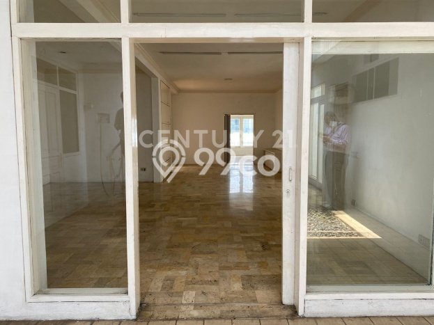 Hunian Elit LB 180m2 Siap Pakai Desain Elegan di Pondok Indah, Jakarta Selatan Hunian Elit LB 180m2 Siap Pakai Desain Elegan di Pondok Indah, Jakarta Selatan
