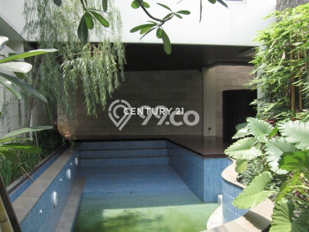 Sewa Rumah Nyaman di Kemang LT 590m2 / LB 800m2 Kondisi Bagus Sewa Rumah Nyaman di Kemang LT 590m2 / LB 800m2 Kondisi Bagus