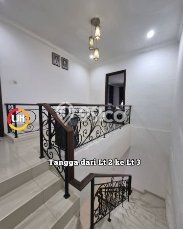 Rumah Elit LB 300m2 Siap Pakai Desain Elegan di AP Pettarani, Makassar Rumah Elit LB 300m2 Siap Pakai Desain Elegan di AP Pettarani, Makassar