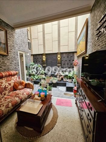 Rumah 4 KT 4 KM Luas Tanah 126m2m², LB 282m2m² di , Malang Rumah 4 KT 4 KM Luas Tanah 126m2m², LB 282m2m² di , Malang