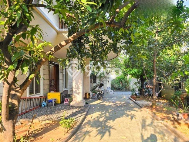Jual Rumah Luas Megah Dengan View Cantik di Puri Indah, Jakarta Barat Jual Rumah Luas Megah Dengan View Cantik di Puri Indah, Jakarta Barat
