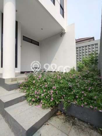 Siap Huni Rumah Mewah 4 Kamar di Pulo Gadung Dekat ke Mana Pun Siap Huni Rumah Mewah 4 Kamar di Pulo Gadung Dekat ke Mana Pun