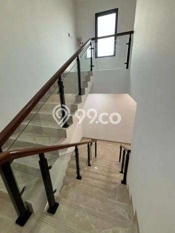 Rumah Strategis Modern Lb 280m2 di Cimanggis, Depok Rumah Strategis Modern Lb 280m2 di Cimanggis, Depok
