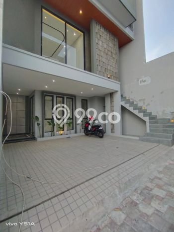 Rumah Strategis Modern Lb 180m2 di Jagakarsa, Jakarta Selatan Rumah Strategis Modern Lb 180m2 di Jagakarsa, Jakarta Selatan