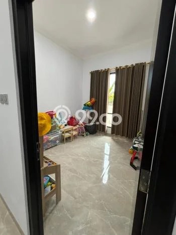 Rumah Strategis Modern Lb 280m2 di Cimanggis, Depok Rumah Strategis Modern Lb 280m2 di Cimanggis, Depok