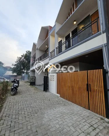 Dijual Rumah Strategis Bagus Punya 3 KT di Jagakarsa Jakarta Selatan SHM Dijual Rumah Strategis Bagus Punya 3 KT di Jagakarsa Jakarta Selatan SHM