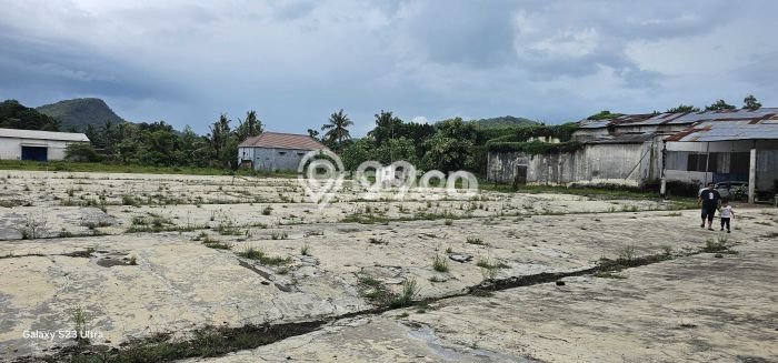 Unit Gudang Dijual di Wuluhan Jember Luas Tanah 21550m2, Luas Bangunan 21550m2 Unit Gudang Dijual di Wuluhan Jember Luas Tanah 21550m2, Luas Bangunan 21550m2