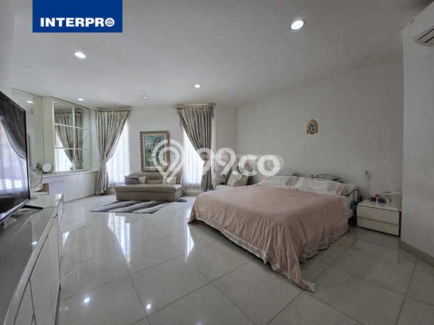 Jual Rumah Luas Elegan Dengan View Cantik di Puri Indah, Jakarta Barat Jual Rumah Luas Elegan Dengan View Cantik di Puri Indah, Jakarta Barat