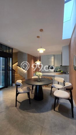 Rumah Mewah LB 273m2 Siap Pakai Desain Elegan di Araya, Malang Rumah Mewah LB 273m2 Siap Pakai Desain Elegan di Araya, Malang