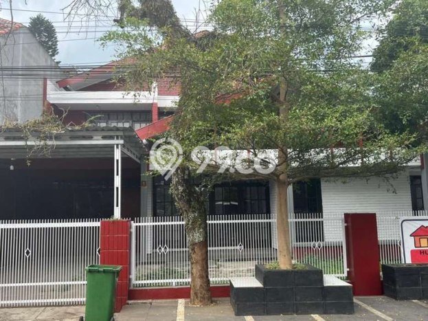 Jual Rumah Luas Megah Dengan View Eksklusif di Cikutra, Bandung Jual Rumah Luas Megah Dengan View Eksklusif di Cikutra, Bandung