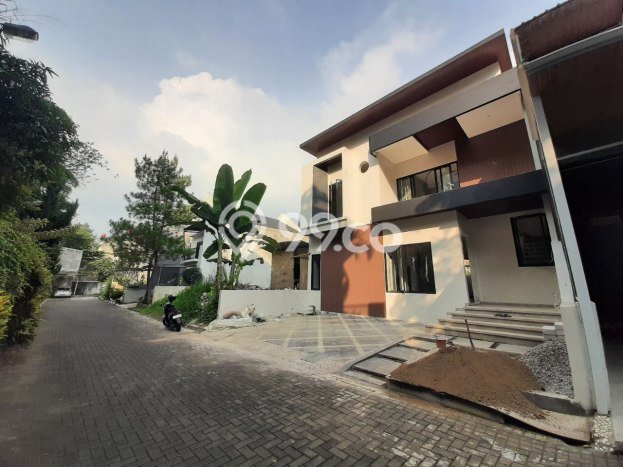 Rumah Elit LB 185m2 Siap Pakai Desain Elegan di Geger Kalong, Bandung Rumah Elit LB 185m2 Siap Pakai Desain Elegan di Geger Kalong, Bandung