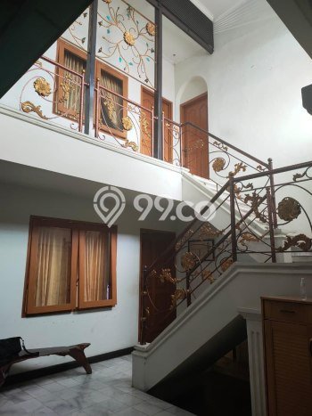 Rumah Mewah LB 804m2 Siap Pakai Desain Elegan di Cikutra, Bandung Rumah Mewah LB 804m2 Siap Pakai Desain Elegan di Cikutra, Bandung