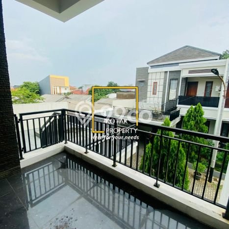 Ready to Use! Luxury House LT 122m2 Desain Modern di Pejaten Ready to Use! Luxury House LT 122m2 Desain Modern di Pejaten