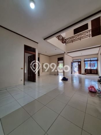 Disewakan! Rumah 5 Kamar Tidur &
3 Kamar Mandi di Pejaten, Jakarta Selatan Disewakan! Rumah 5 Kamar Tidur &
3 Kamar Mandi di Pejaten, Jakarta Selatan