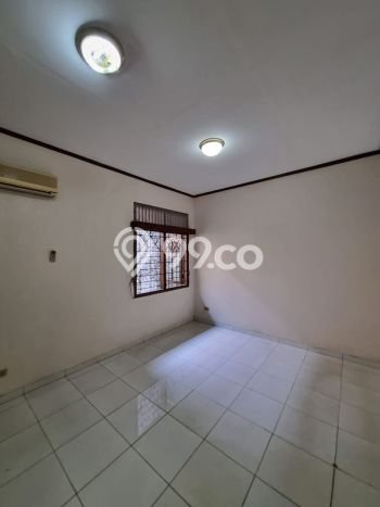 Disewakan! Rumah 5 Kamar Tidur &
3 Kamar Mandi di Pejaten, Jakarta Selatan Disewakan! Rumah 5 Kamar Tidur &
3 Kamar Mandi di Pejaten, Jakarta Selatan