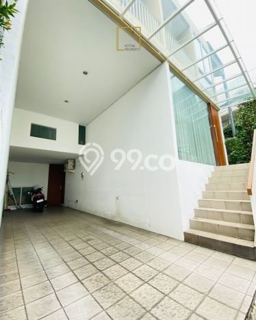 Rumah Elit Modern Tanpa Renovasi di Kemang Jakarta Selatan Rumah Elit Modern Tanpa Renovasi di Kemang Jakarta Selatan